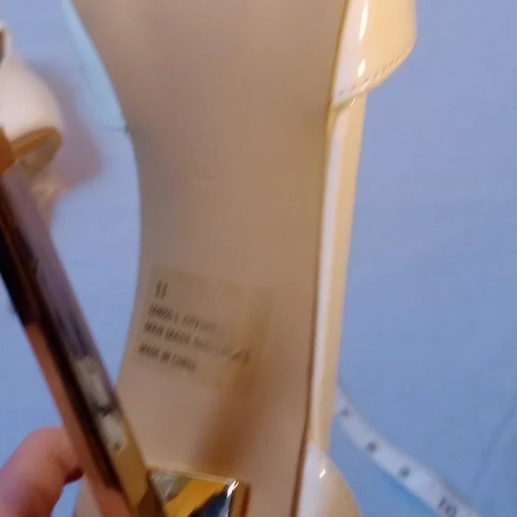 Fashion Nova White and Gold Stiletto Heels with Gold Ankle Chains. Size11 - Picture 8 of 10